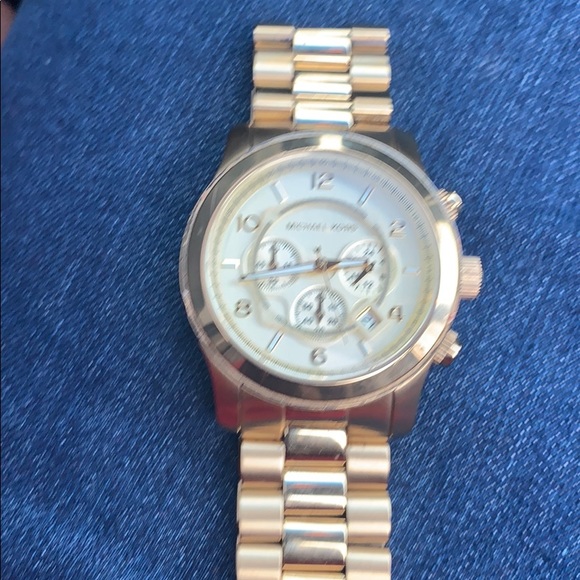 Gold micheal kors watch - Picture 1 of 2